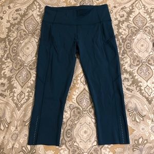 NWOT Fast & Free Crop size 8